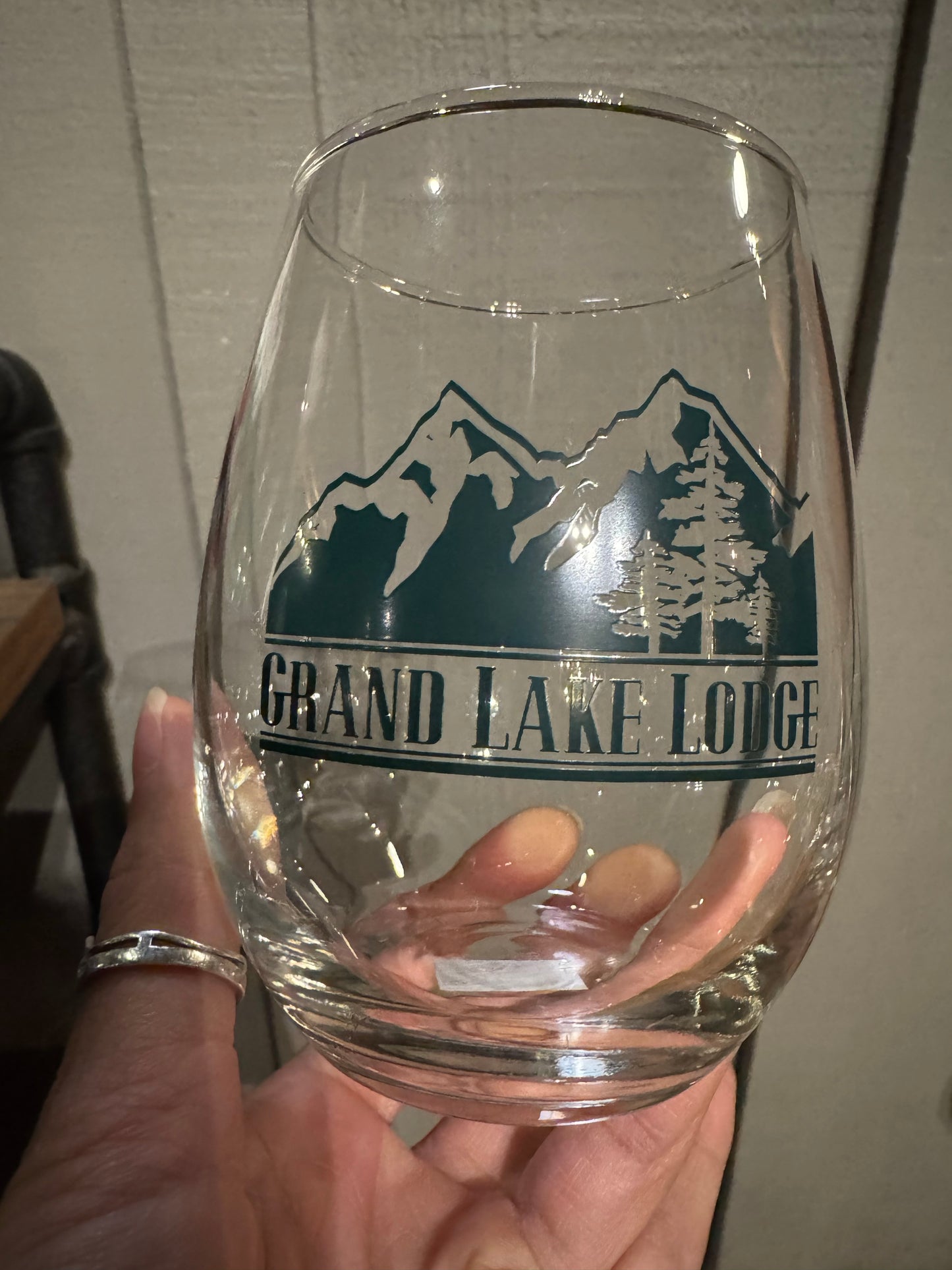 WINE Glass GLL Grand Lake Lodge Stemless green logo new